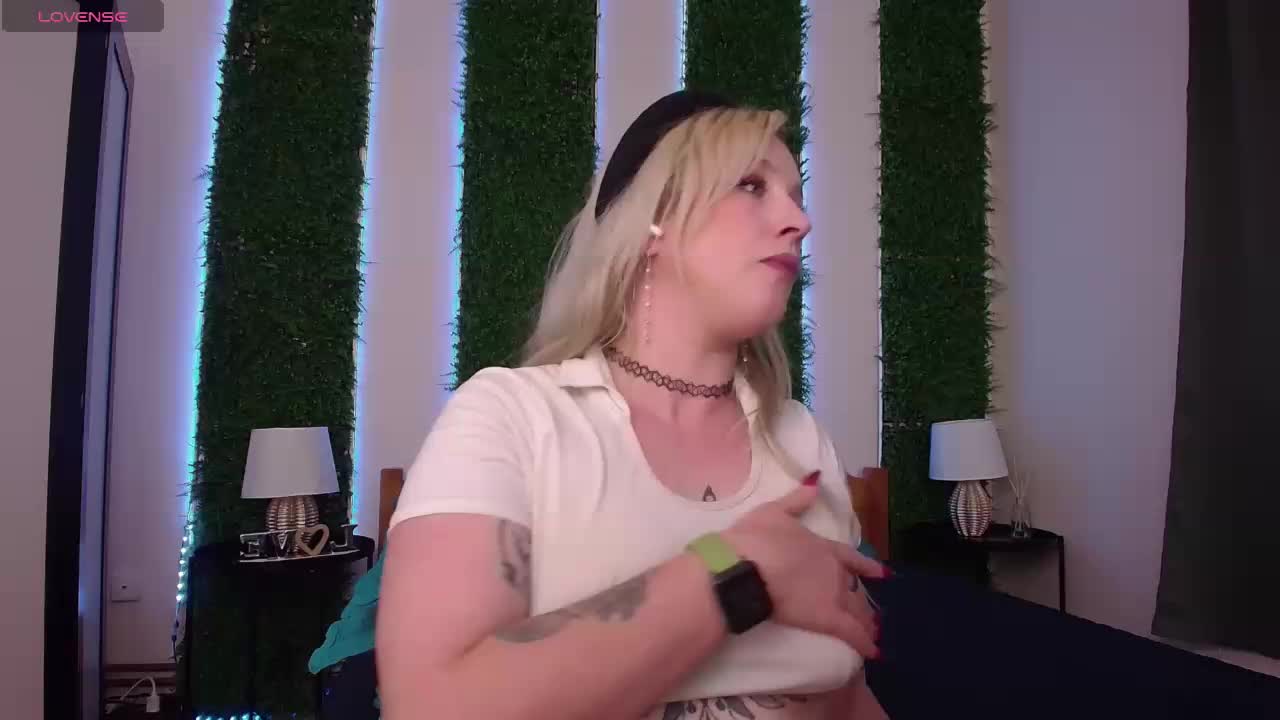 Nicole-Aniston Live Sex December 14, 2025