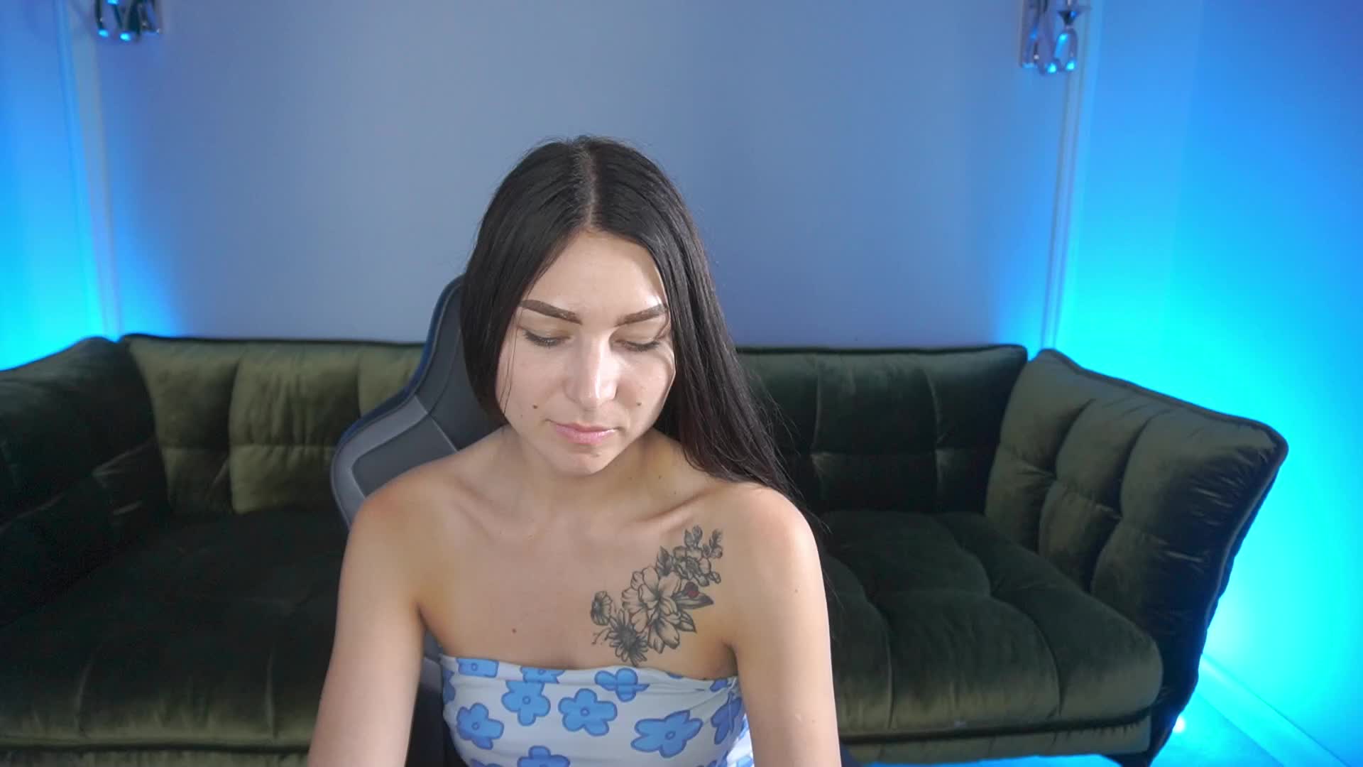 EliseVelour Live Sex December 18, 2025