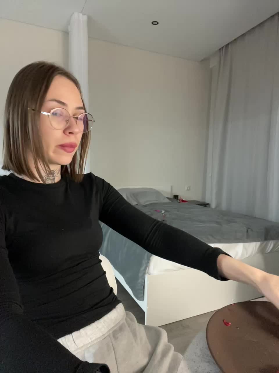 v_-_-_v Live Sex December 14, 2025