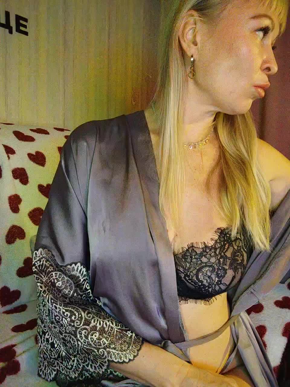 Blondi_Love Live Sex December 17, 2025