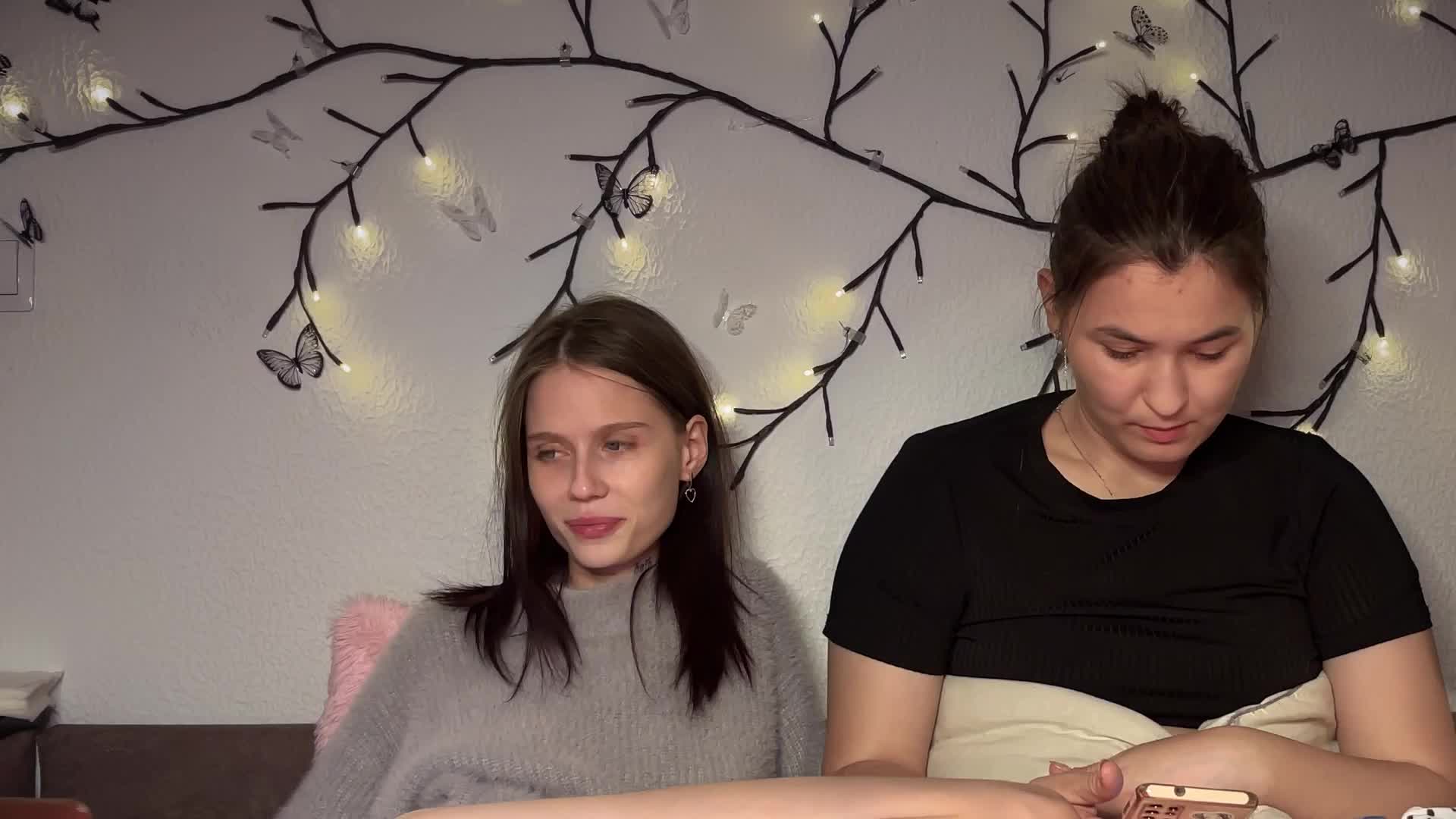 ZoyaVikki Live Sex December 15, 2025