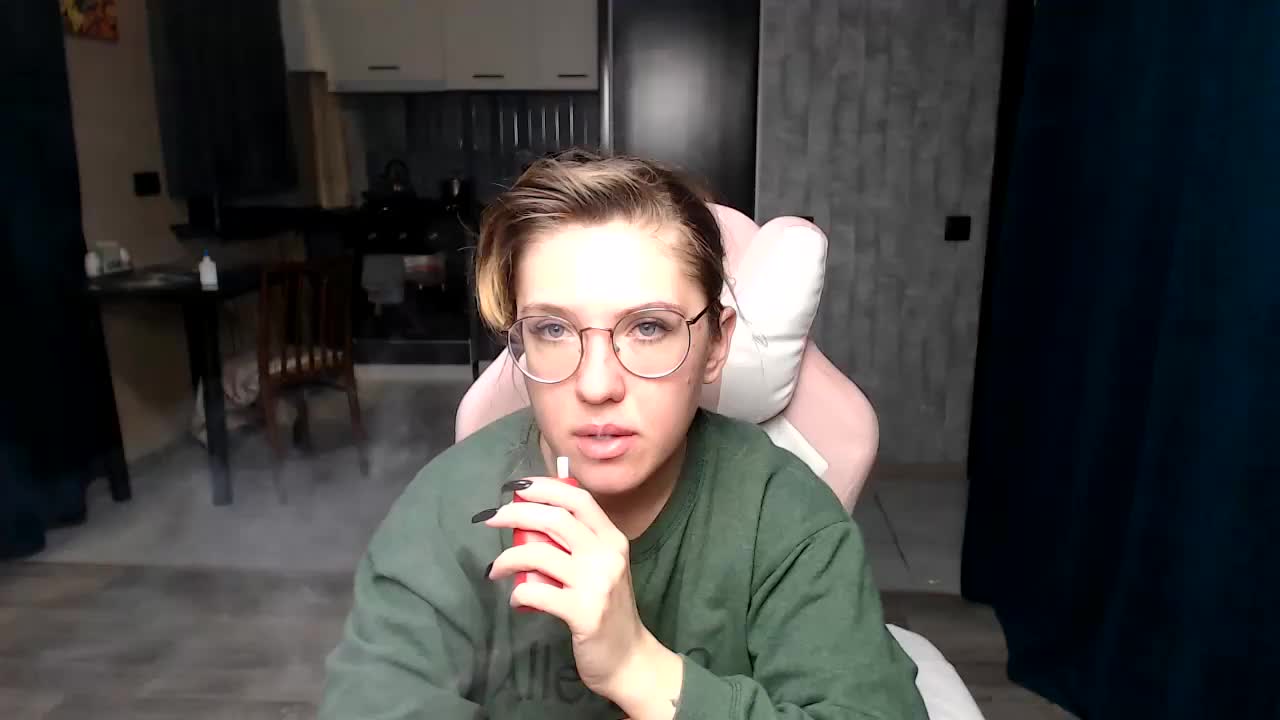 Reginasmilee Live Sex December 17, 2025