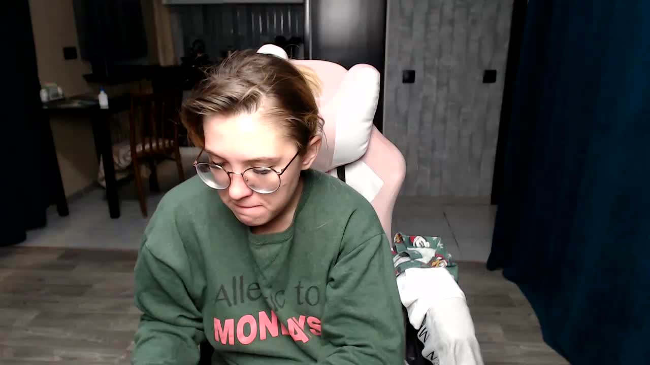 Reginasmilee Live Sex December 17, 2025