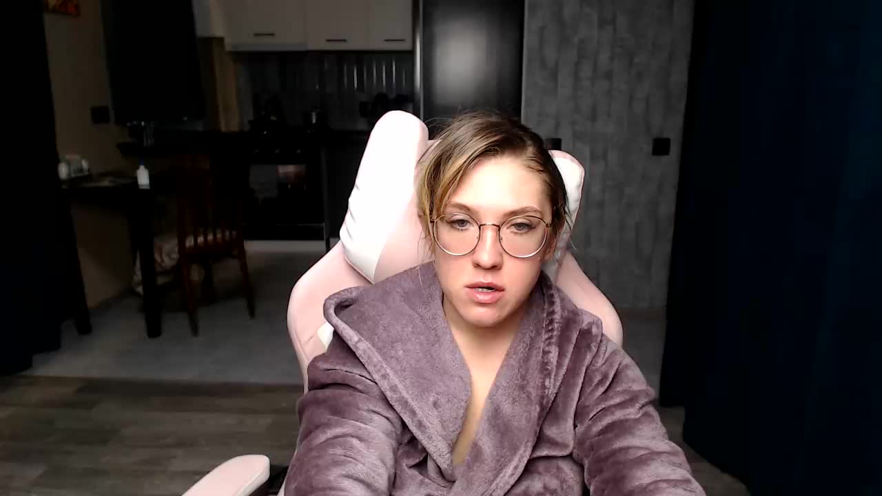 Reginasmilee Live Sex December 17, 2025