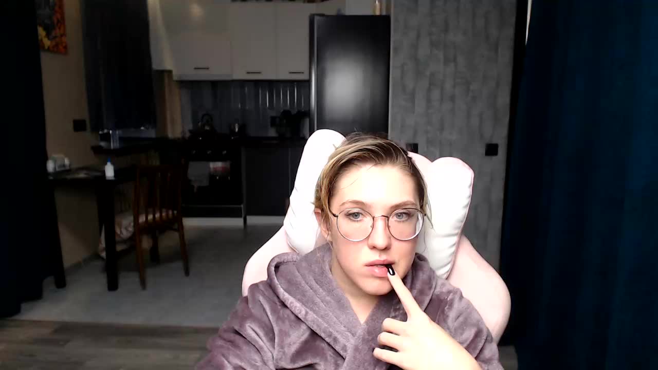 Reginasmilee Live Sex December 17, 2025