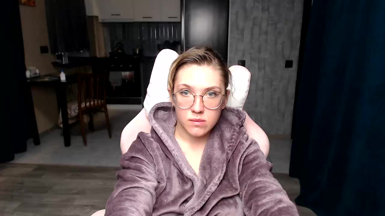 Reginasmilee Live Sex December 17, 2025