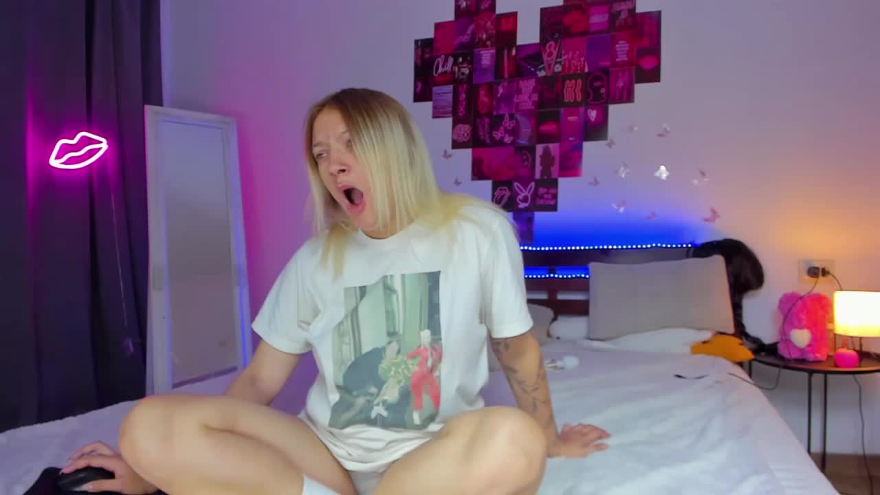 MikkiShows Live Sex December 13, 2025