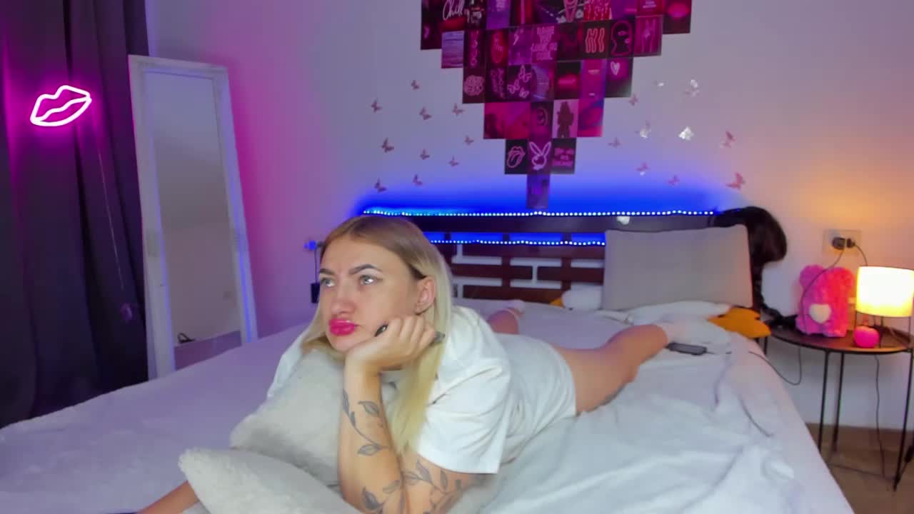 MikkiShows Live Sex December 13, 2025