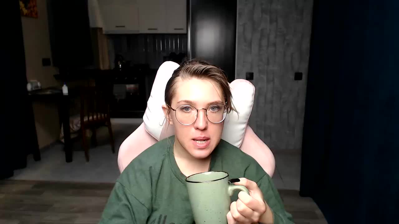 Reginasmilee Live Sex December 17, 2025