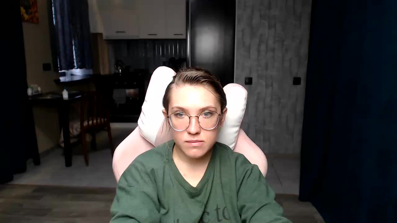 Reginasmilee Live Sex December 17, 2025
