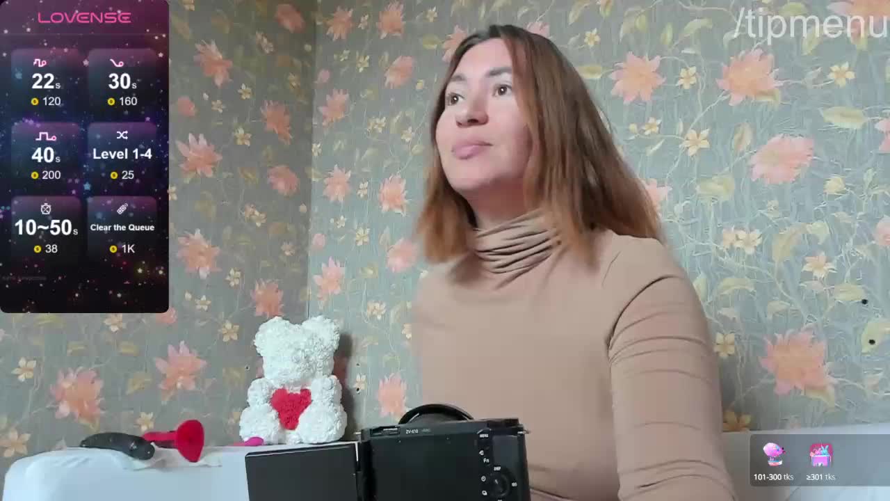 SophieBush Live Sex December 14, 2025