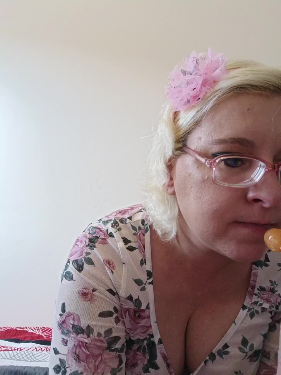 Vika211 Live Sex December 17, 2025