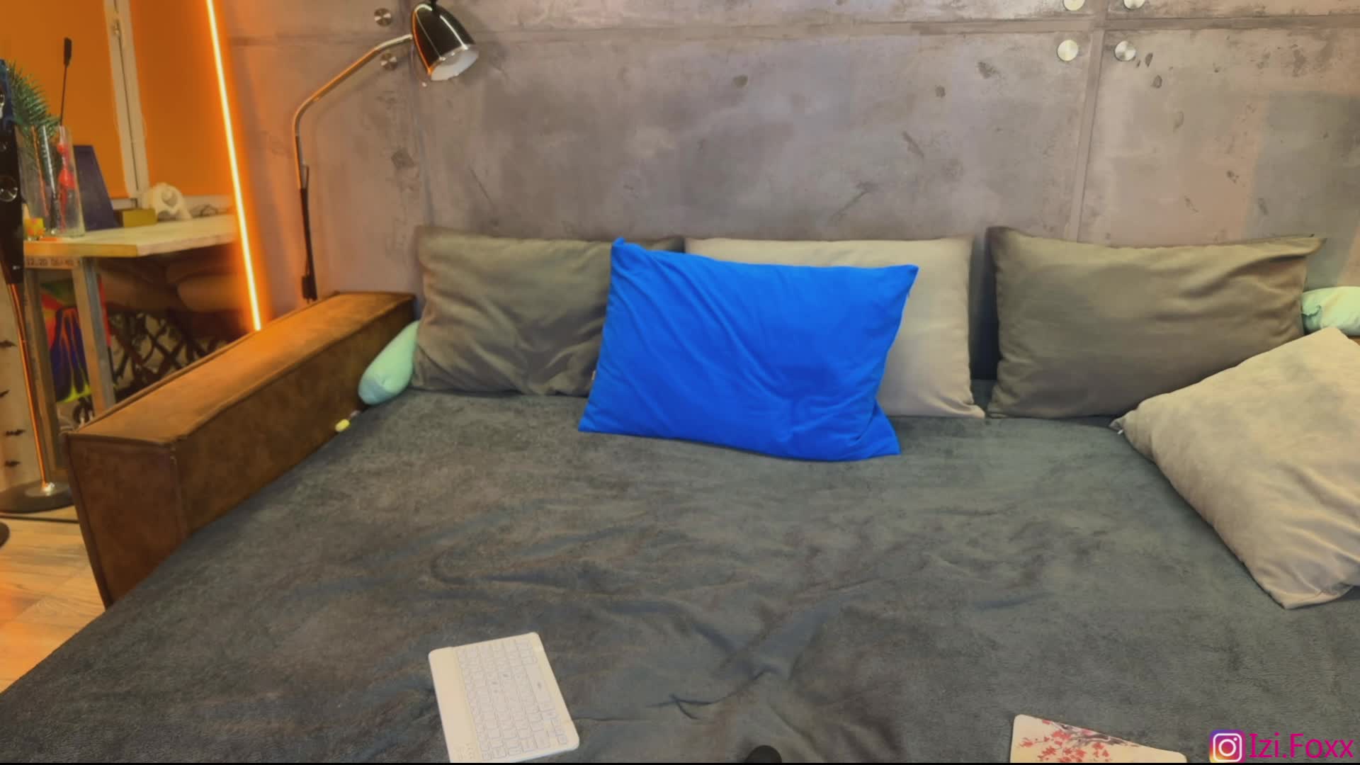 Na-izi Live Sex December 18, 2025