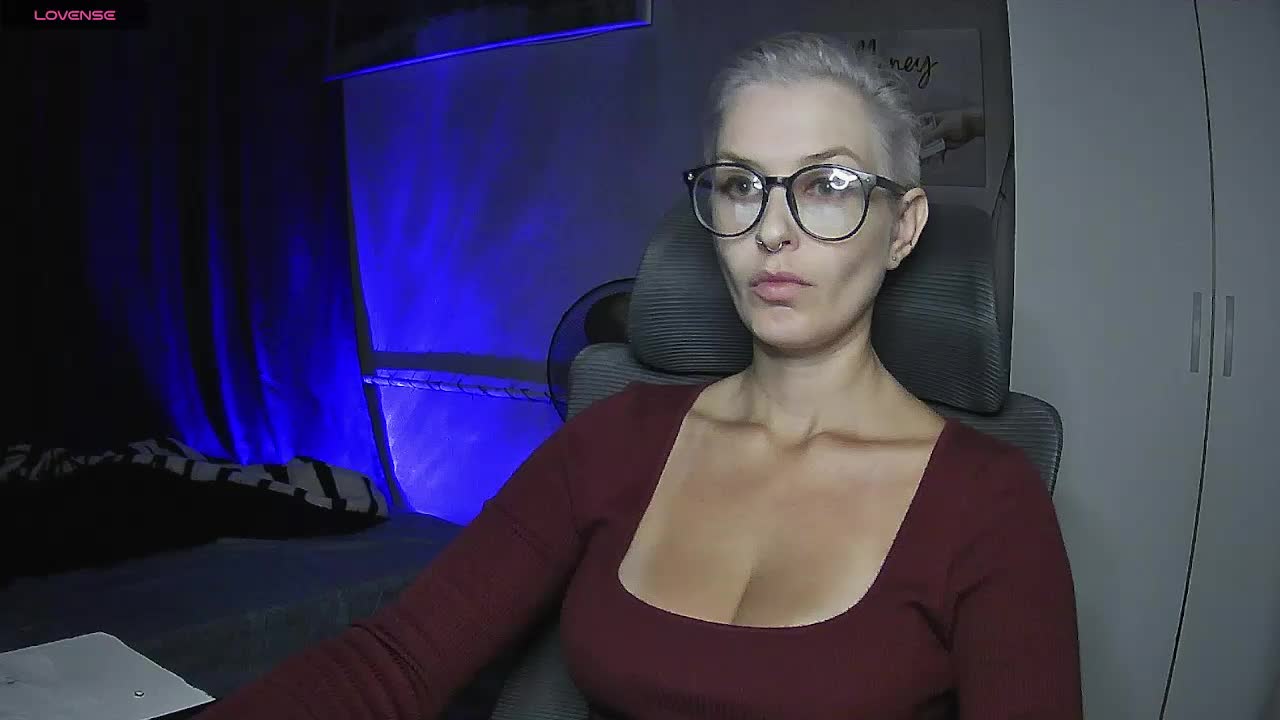 MamaKoska Live Sex December 15, 2025