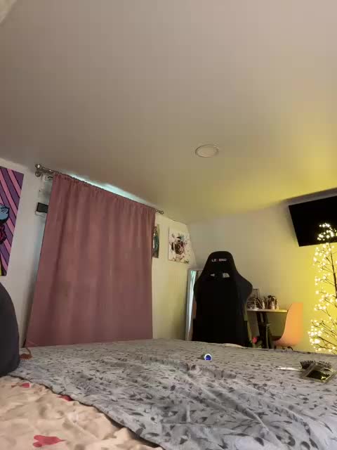 -MaybeBaby- Live Sex December 18, 2025