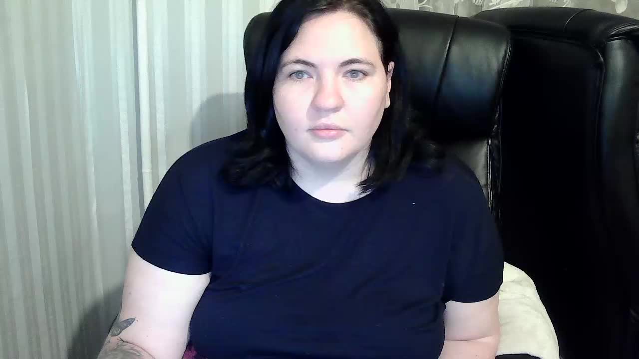 XLisaBlueX Live Sex December 17, 2025