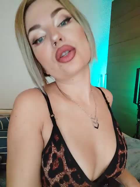 Minni_Mia Live Sex December 14, 2025