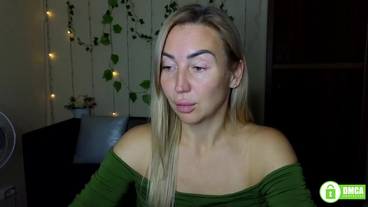 Jullyblondkiss Live Sex December 14, 2025