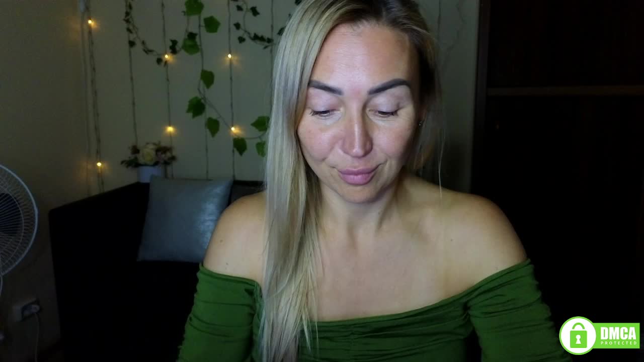 Jullyblondkiss Live Sex December 14, 2025