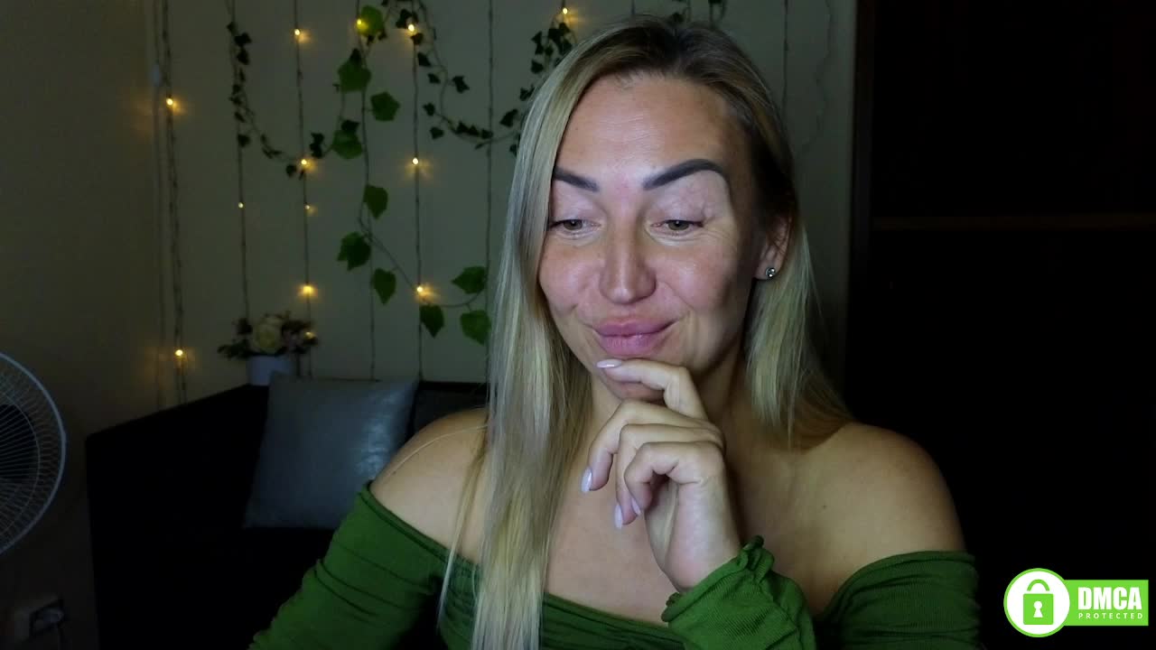 Jullyblondkiss Live Sex December 14, 2025