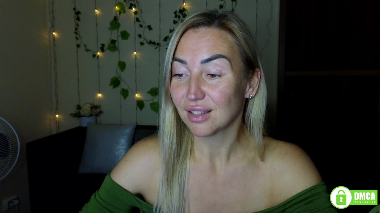 Jullyblondkiss Live Sex December 14, 2025
