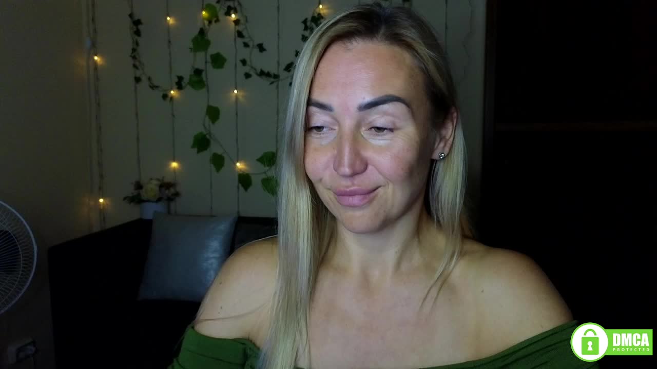 Jullyblondkiss Live Sex December 14, 2025