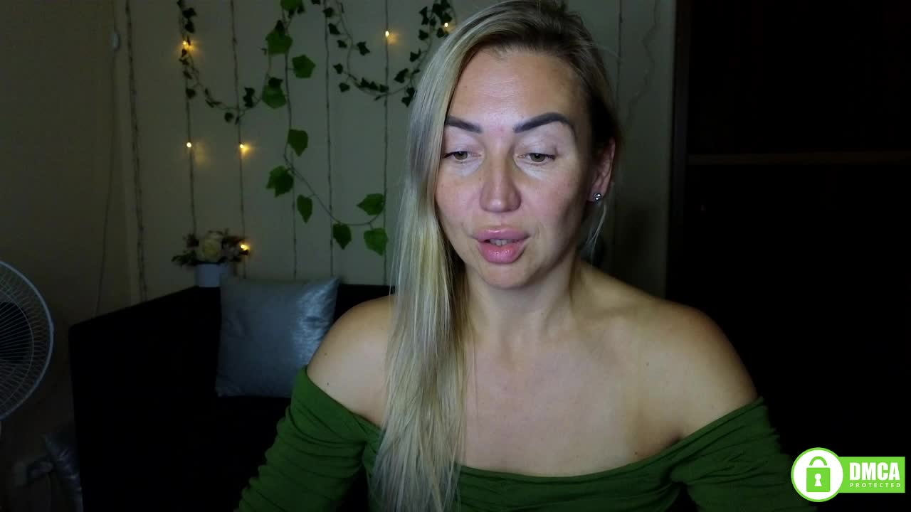 Jullyblondkiss Live Sex December 14, 2025