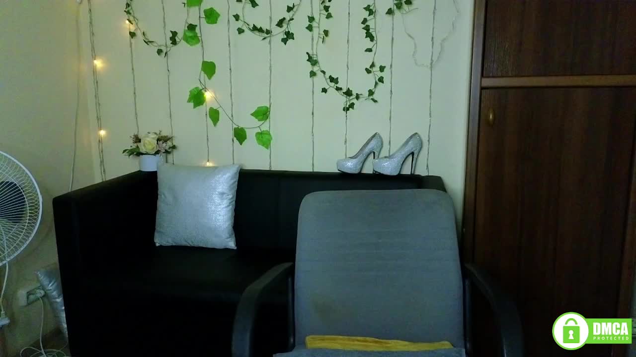 Jullyblondkiss Live Sex December 14, 2025