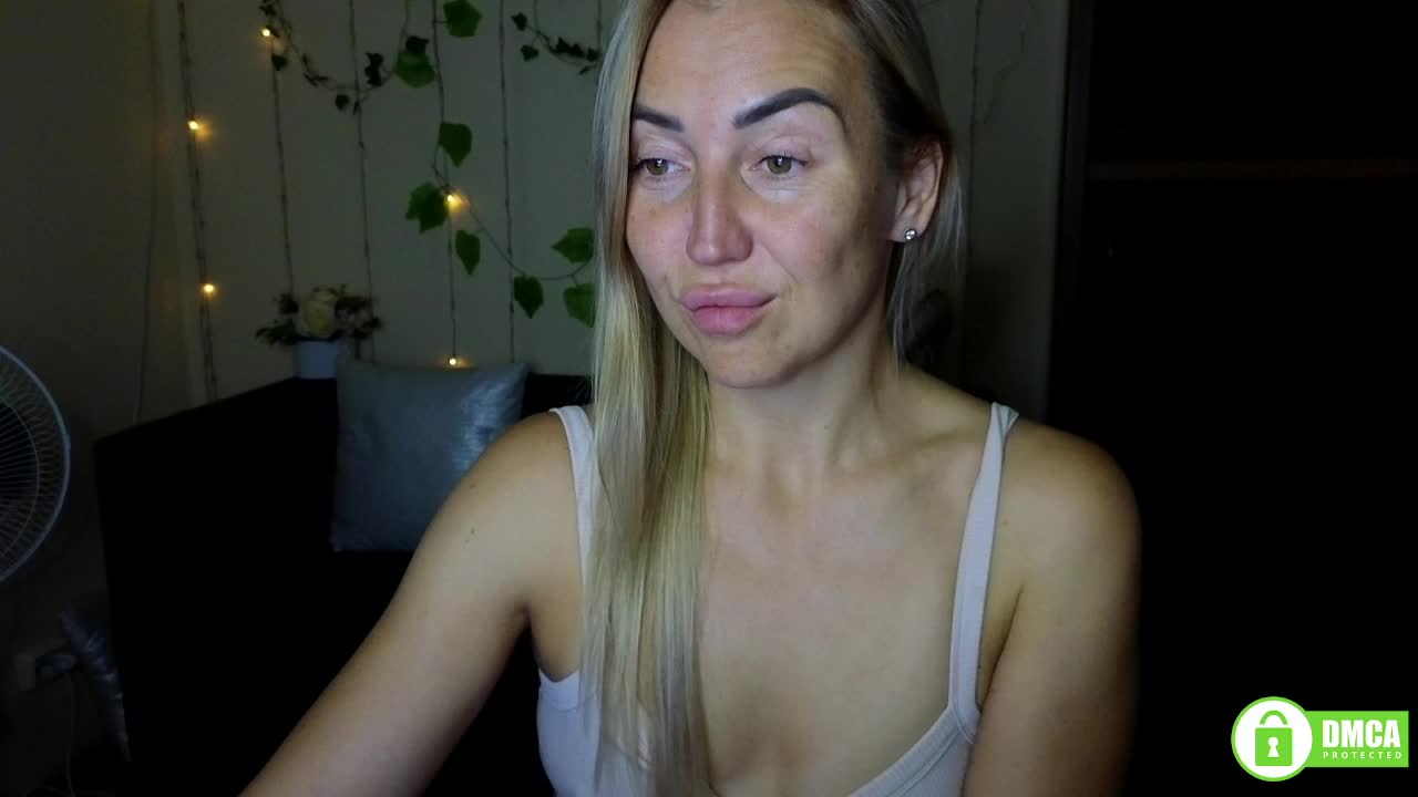 Jullyblondkiss Live Sex December 14, 2025
