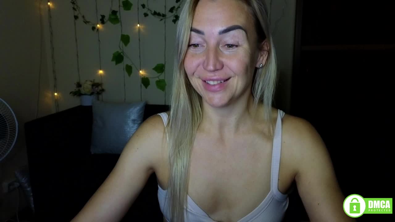 Jullyblondkiss Live Sex December 14, 2025
