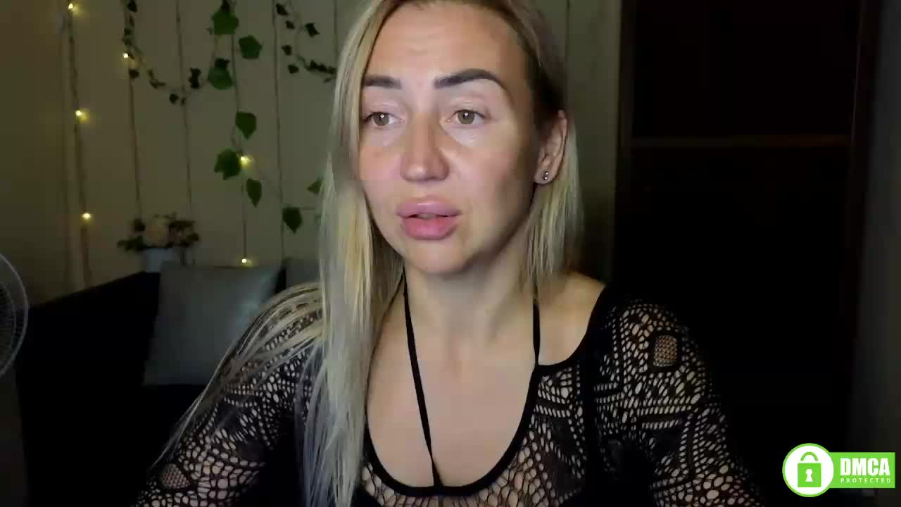 Jullyblondkiss Live Sex December 14, 2025