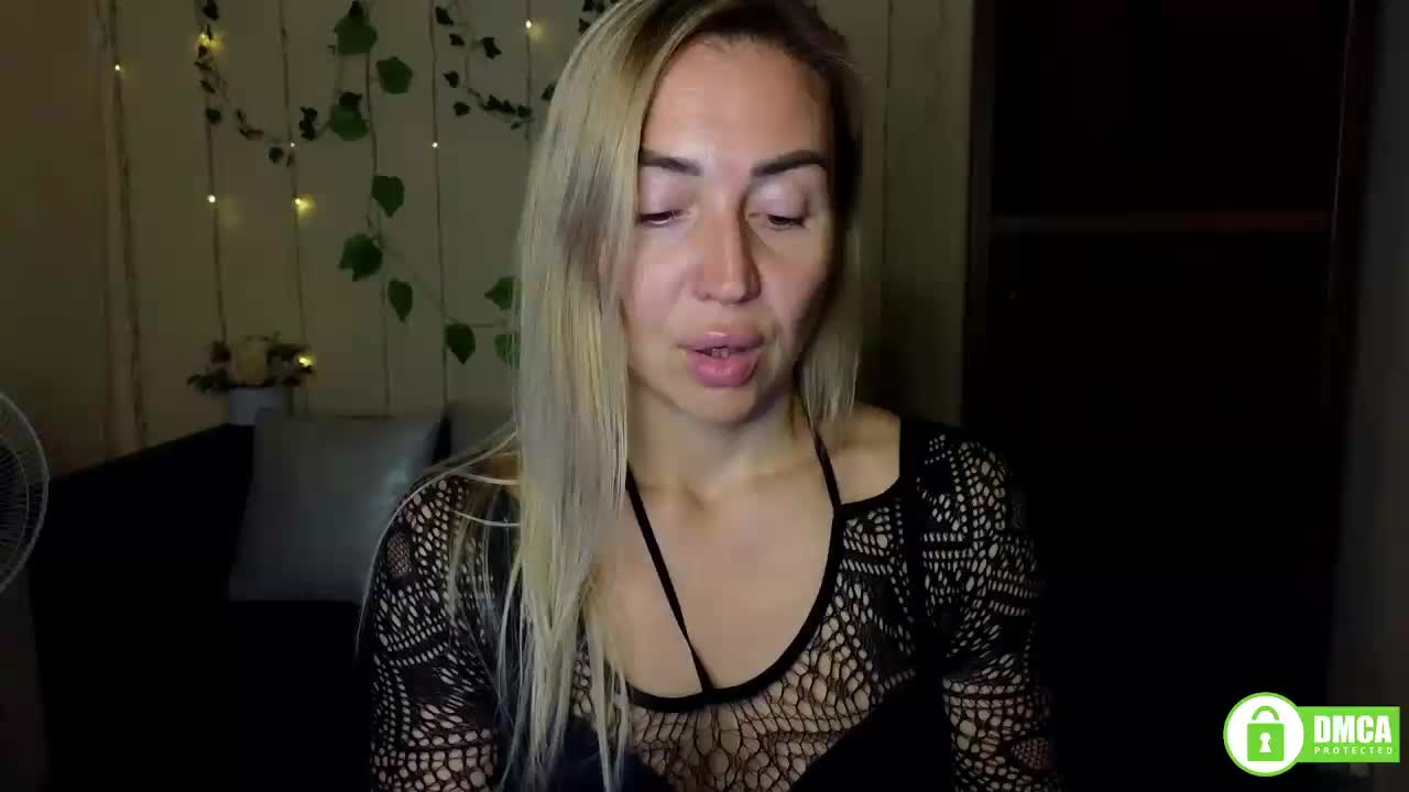 Jullyblondkiss Live Sex December 14, 2025