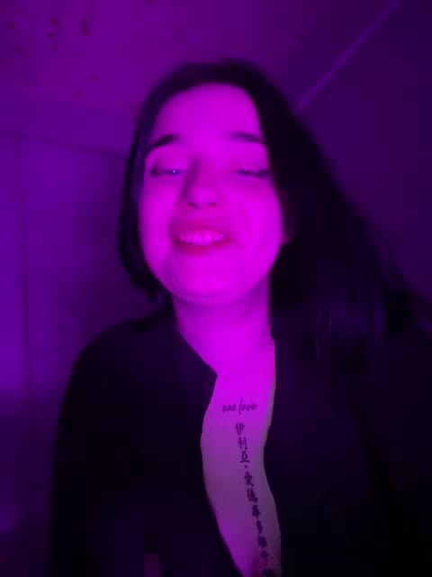 Aliska22 Live Sex December 13, 2025