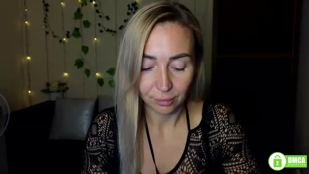 Jullyblondkiss Live Sex December 14, 2025