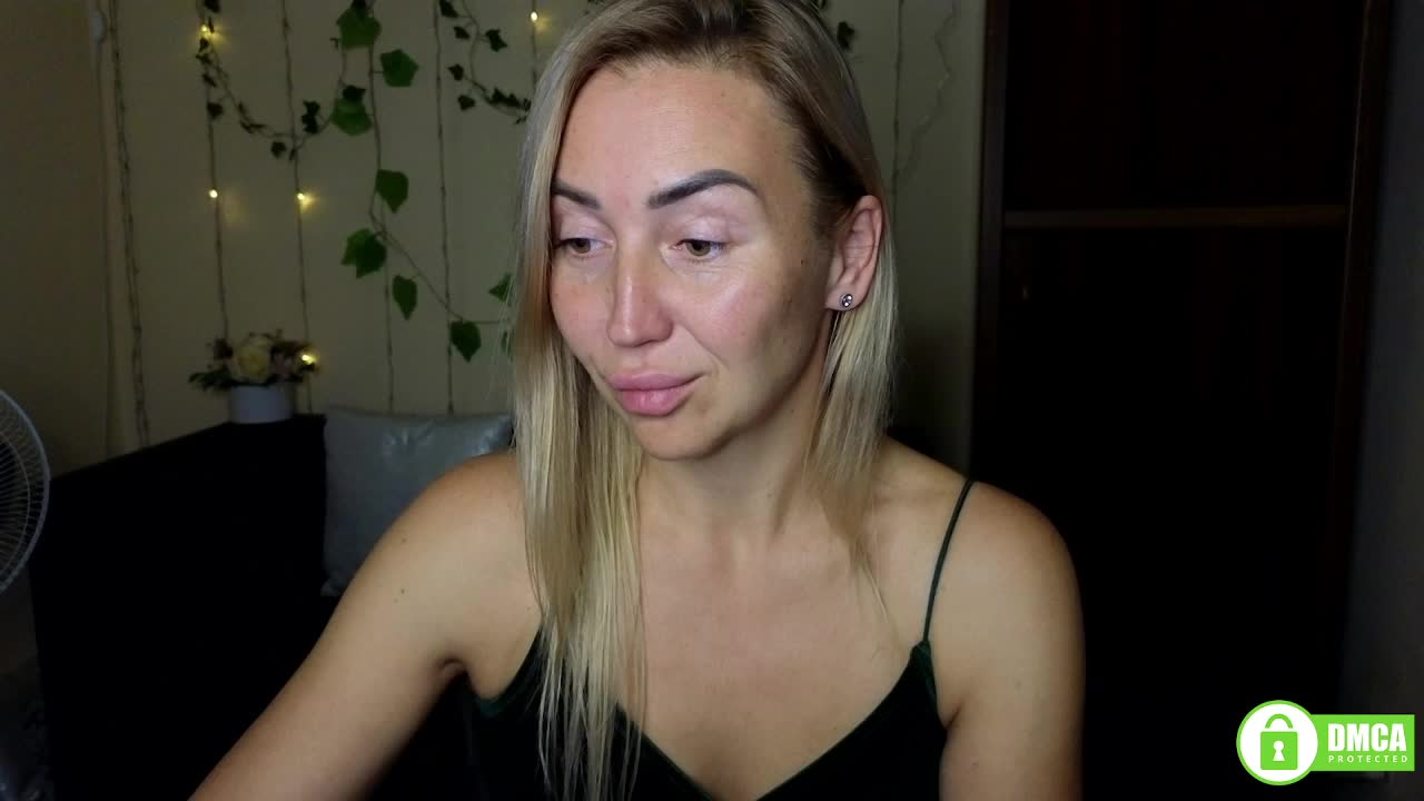 Jullyblondkiss Live Sex December 14, 2025