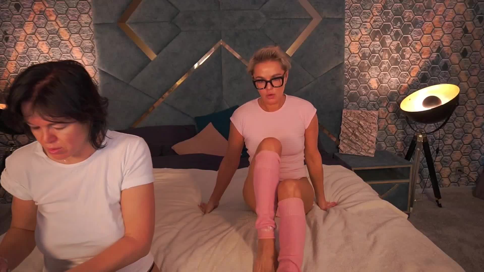 PleasureWeCouple Live Sex December 19, 2025