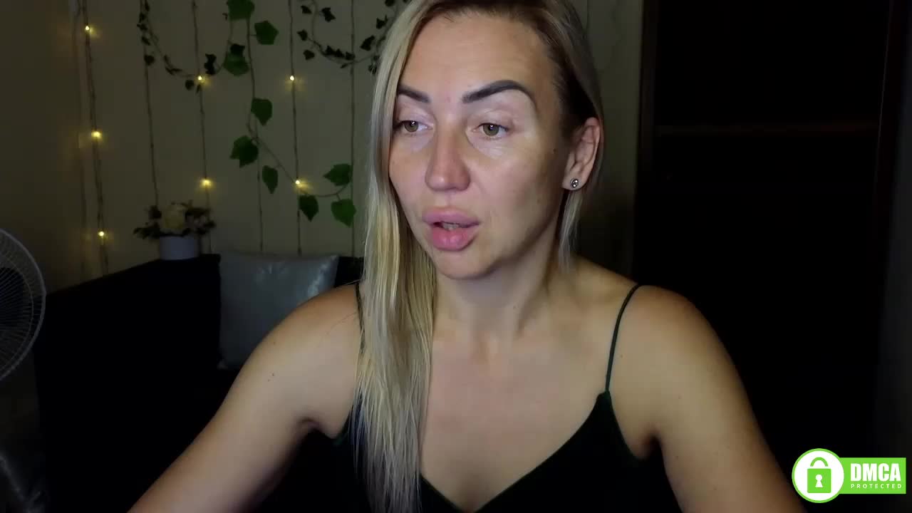 Jullyblondkiss Live Sex December 14, 2025