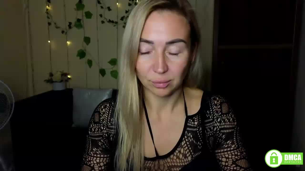 Jullyblondkiss Live Sex December 14, 2025