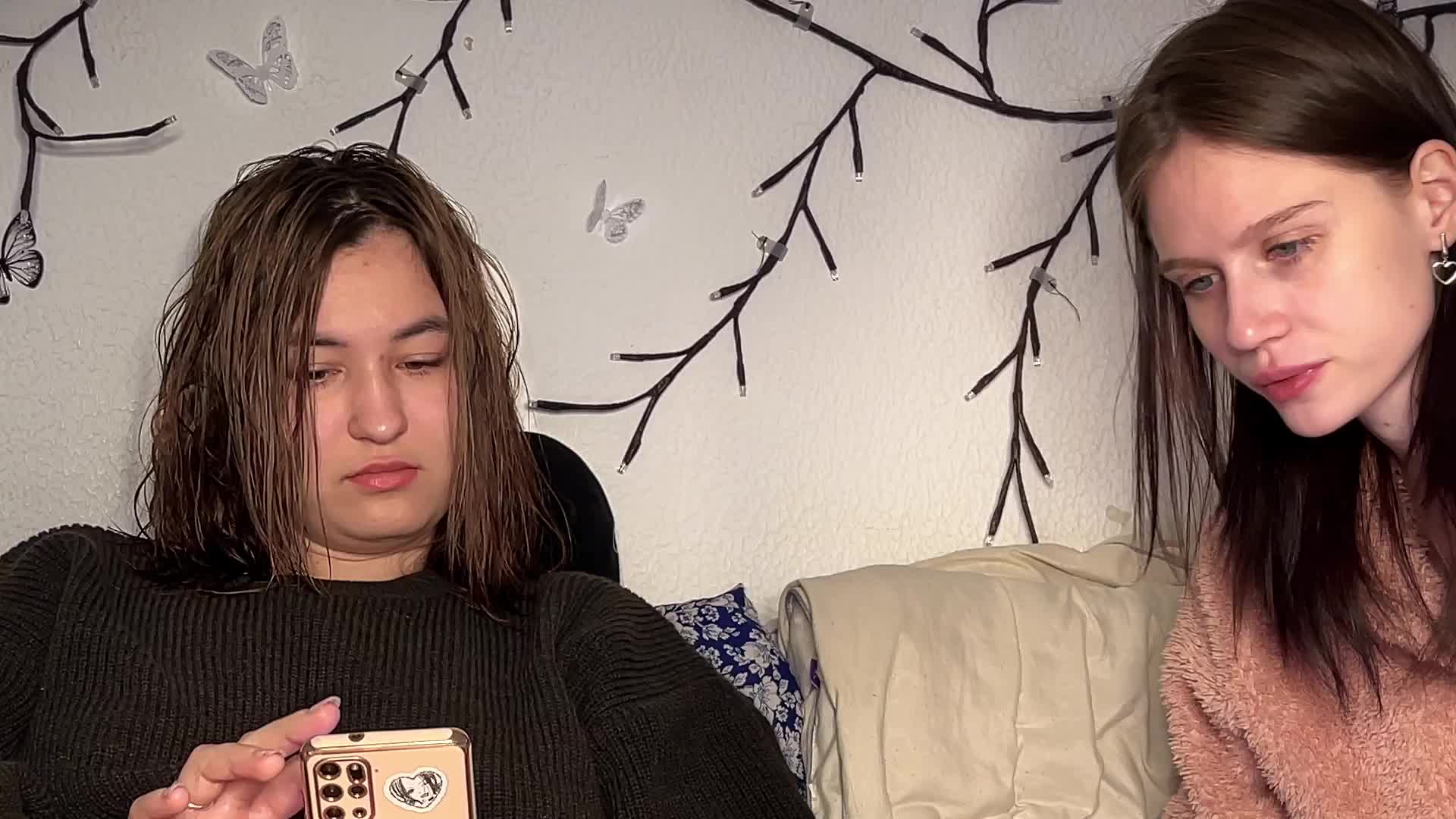 ZoyaVikki Live Sex December 15, 2025