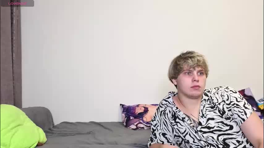 emily_and_ilumi Live Sex December 18, 2025