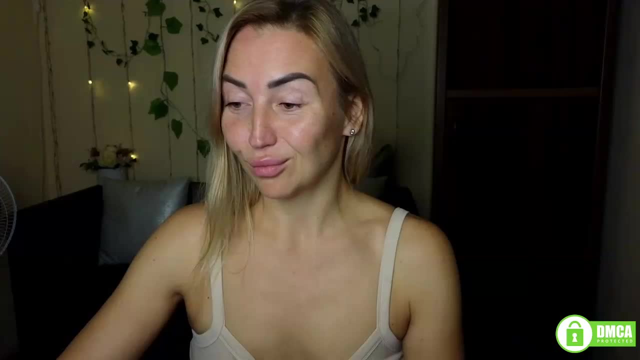 Jullyblondkiss Live Sex December 14, 2025