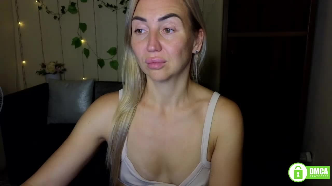 Jullyblondkiss Live Sex December 14, 2025