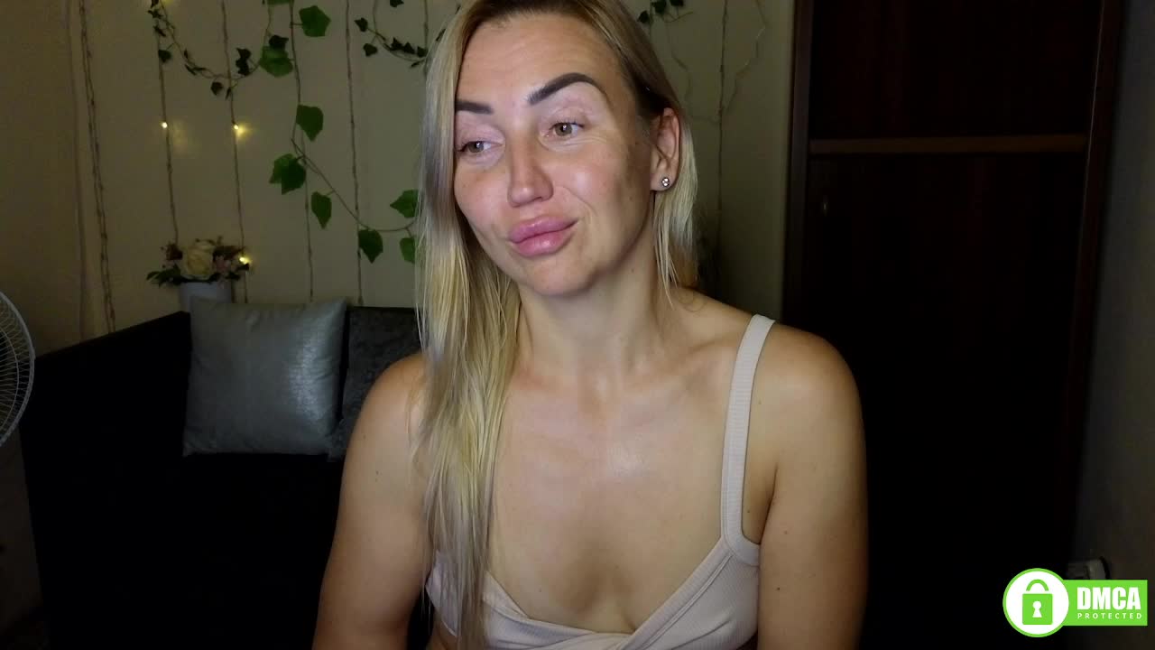 Jullyblondkiss Live Sex December 14, 2025