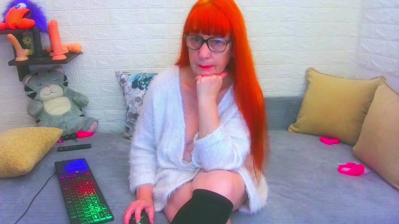 FoxyMature Live Sex December 18, 2025