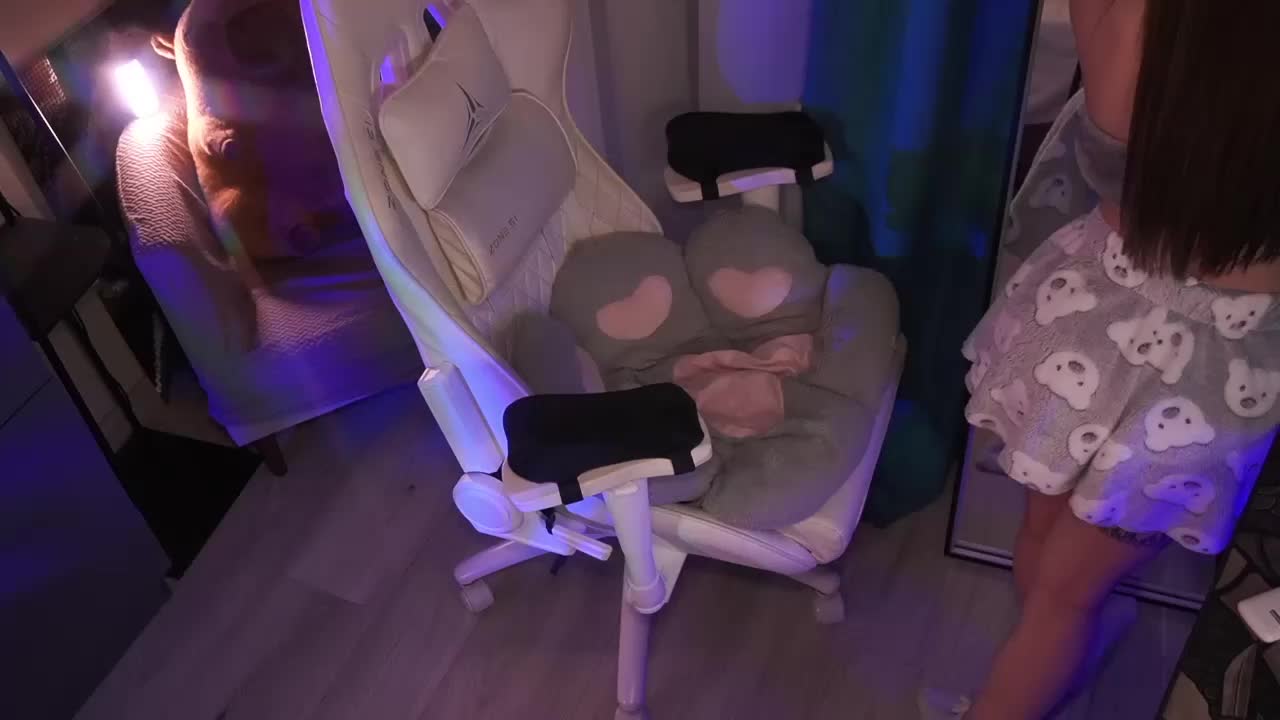 MiniNika Live Sex December 14, 2025