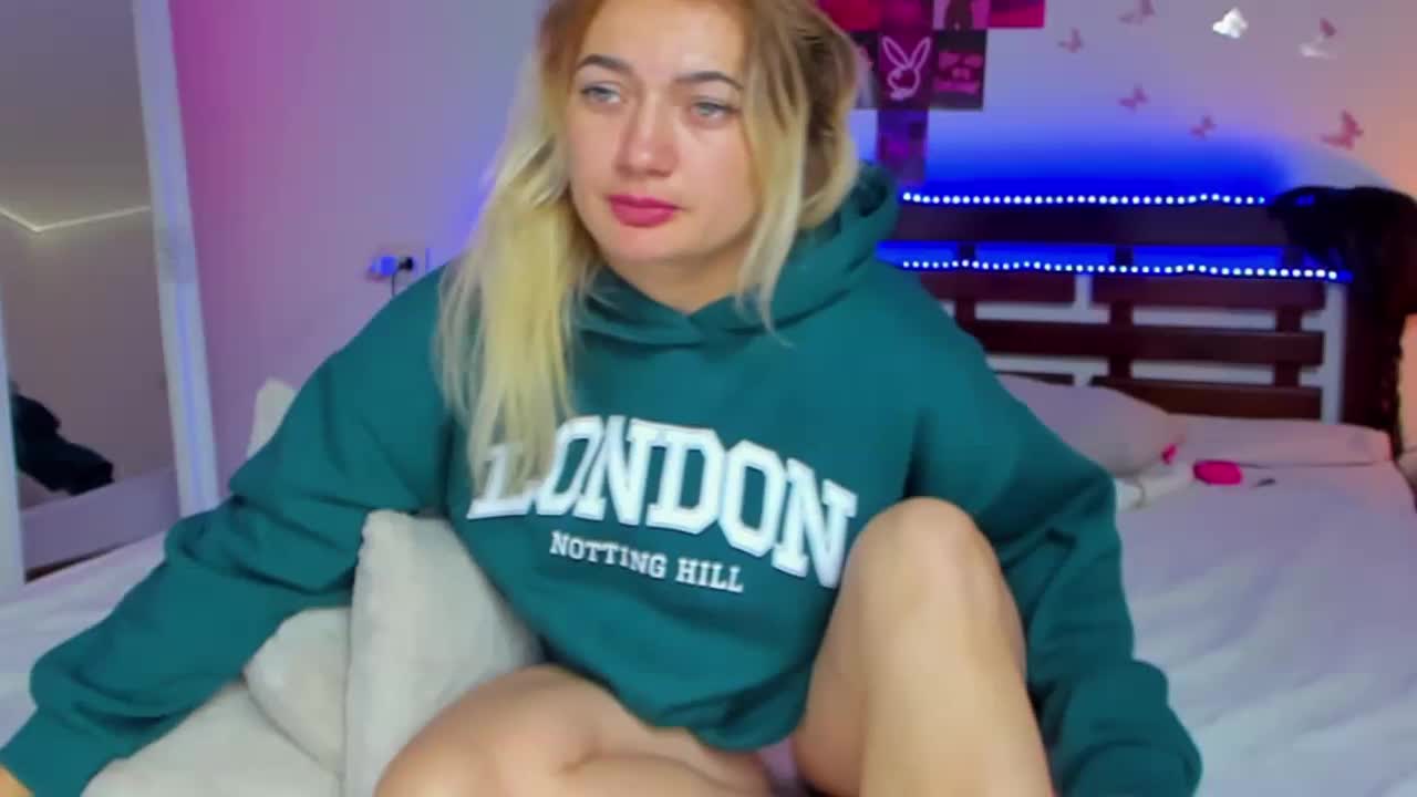 MikkiShows Live Sex 2025.10.07