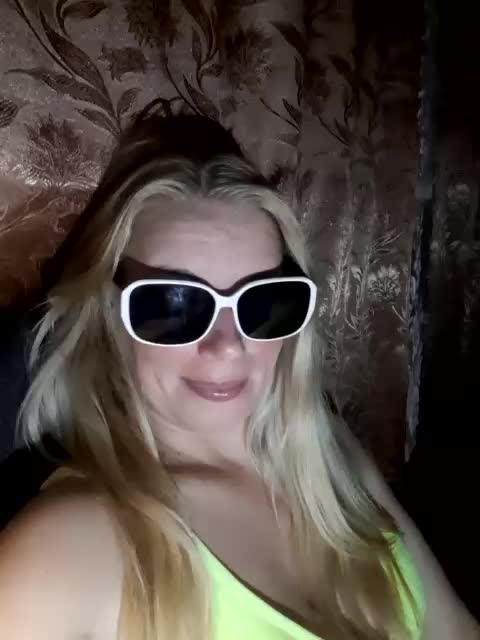 -nelya- Live Sex December 17, 2025