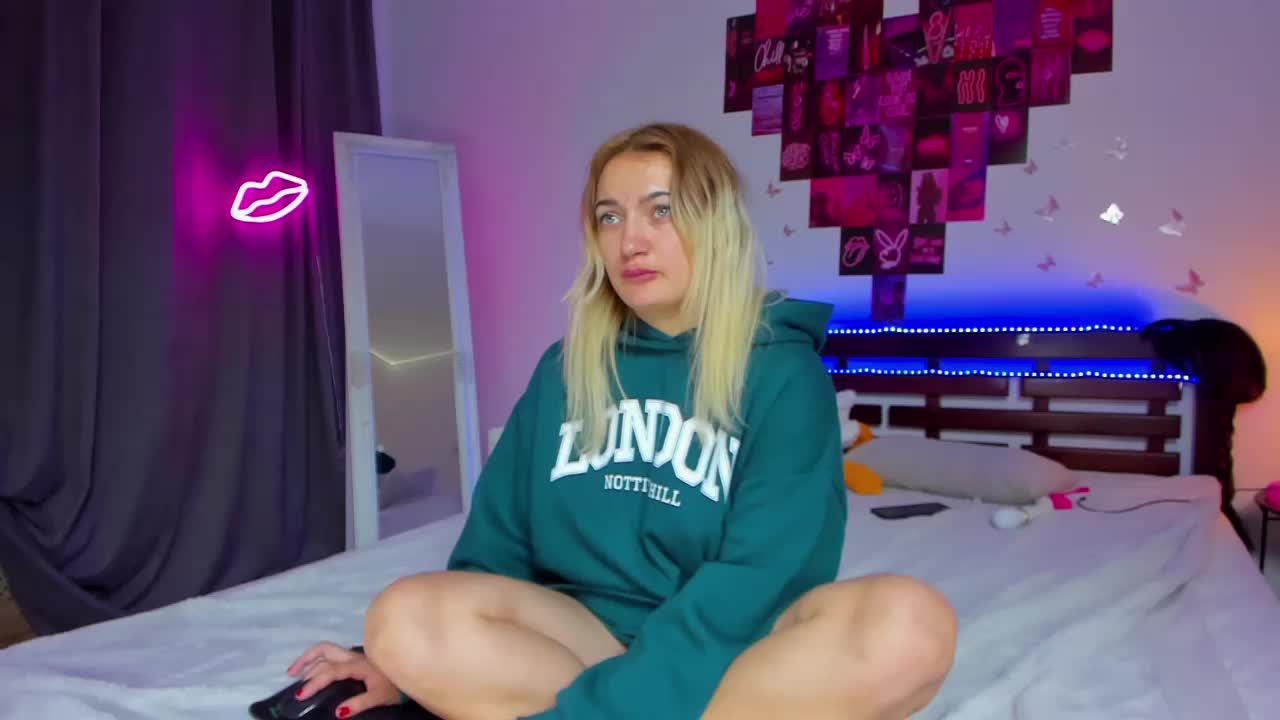 MikkiShows Live Sex 2025.10.07