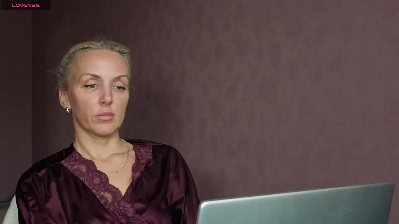 FemdomLedyMaria Live Sex December 17, 2025