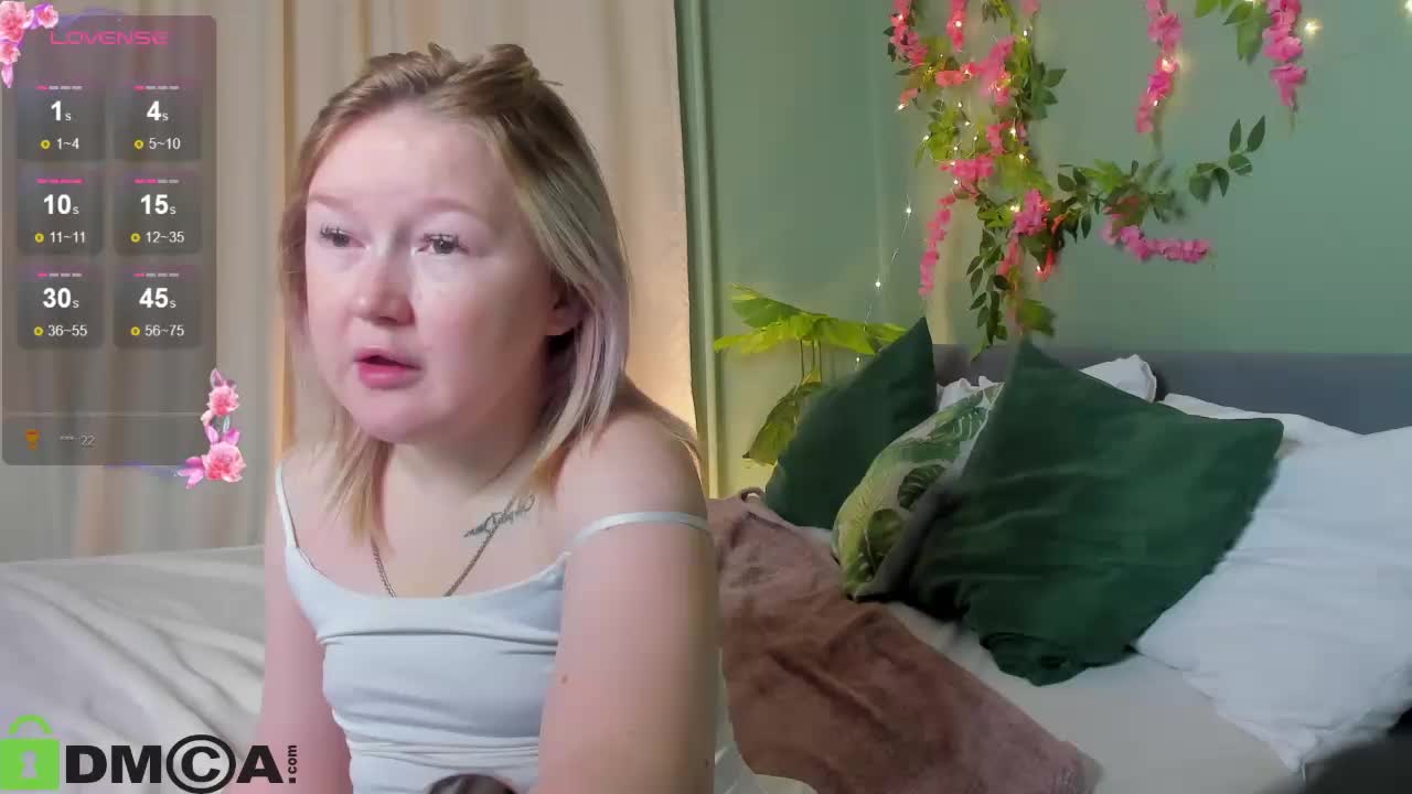 Sara-Moor Live Sex December 17, 2025